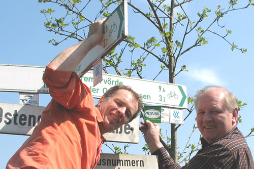 Links Udo Fischer (TouROW Geschäftsführer), Rechts Landrat Reinhard Brünjes aus Hönau-Lindorf