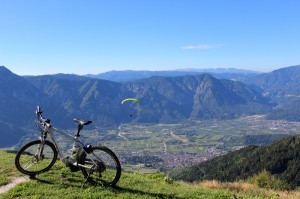 klein_Flyer und Fallschirm