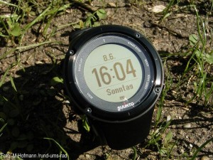 Suunto_Datum_Uhrzeit_Tag_Akkustand