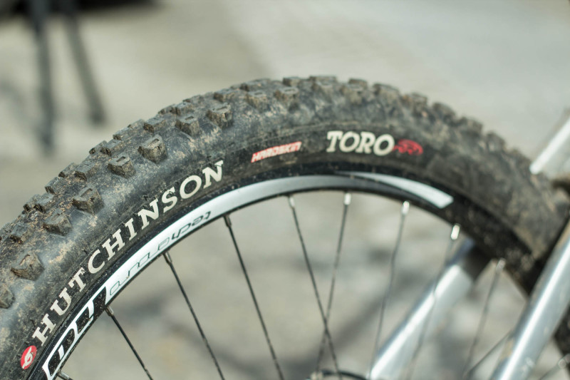 Hutchinson Toro Rear