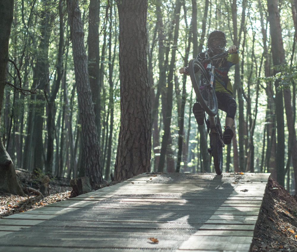 Auch auf etwas ruppigeren Bikeparkstrecken verleitet einem die Fox 36 Float noch zu einer aktiven Fahrweise