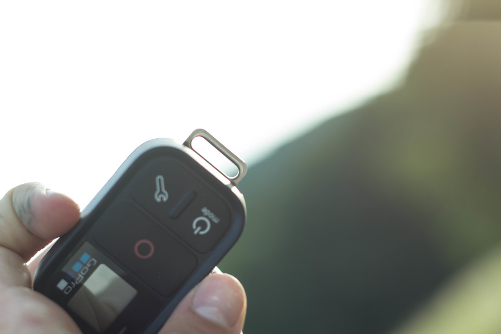 Anhängemöglichkeit für Schlüssel oder Anschluss zum Laden - Universelle Buchse am Remote von GoPro