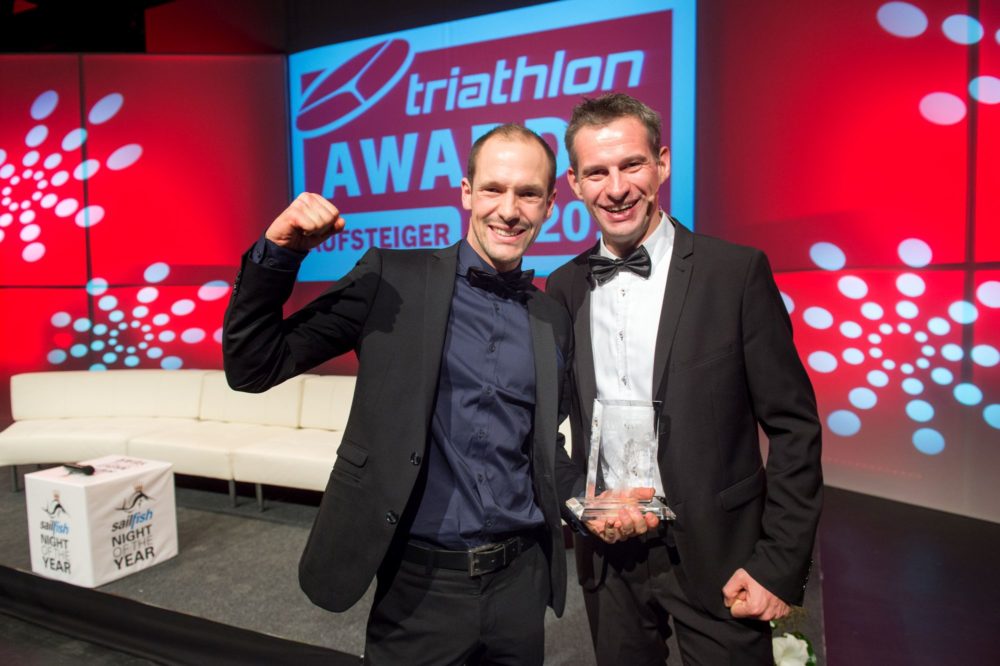 Aufsteiger des Jahres Patrick Lange mit triathlon-Verleger Frank Wechsel 