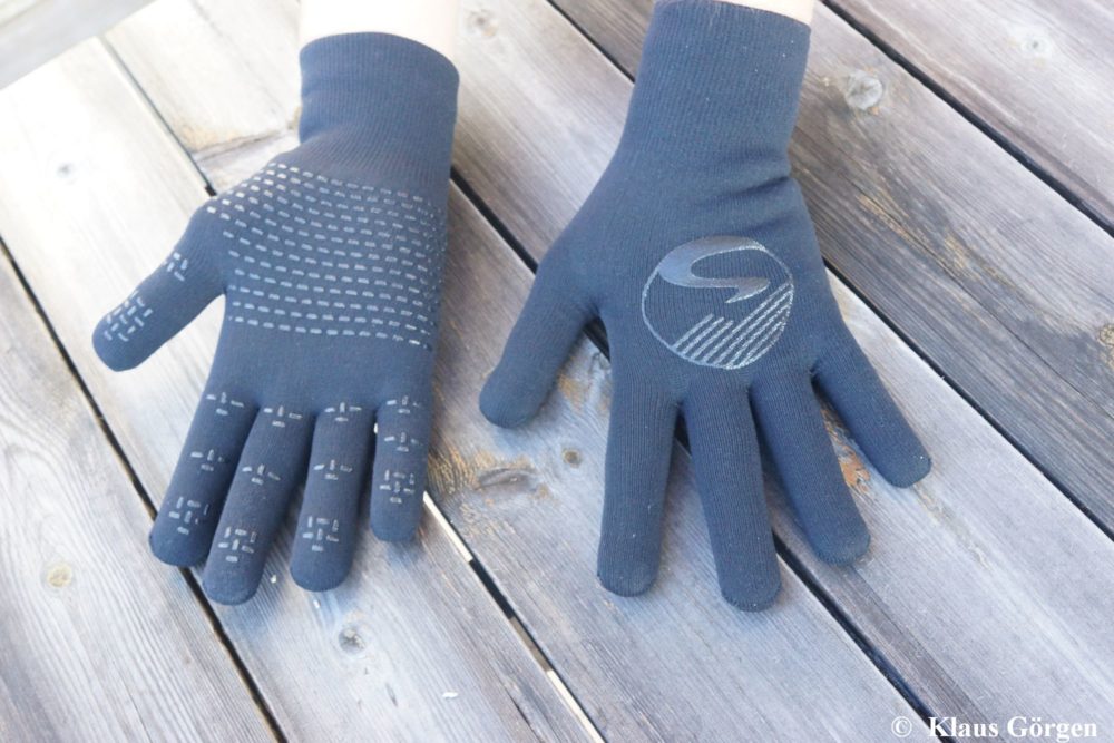 Trocken durch den Regen Showerspass Crosspoint Handschuhe und Socken